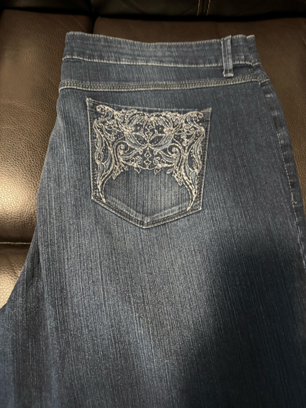 Gloria Vanderbilt Indigo Embroidered Pocket Ankle Jean Capris - Picture 2 of 9